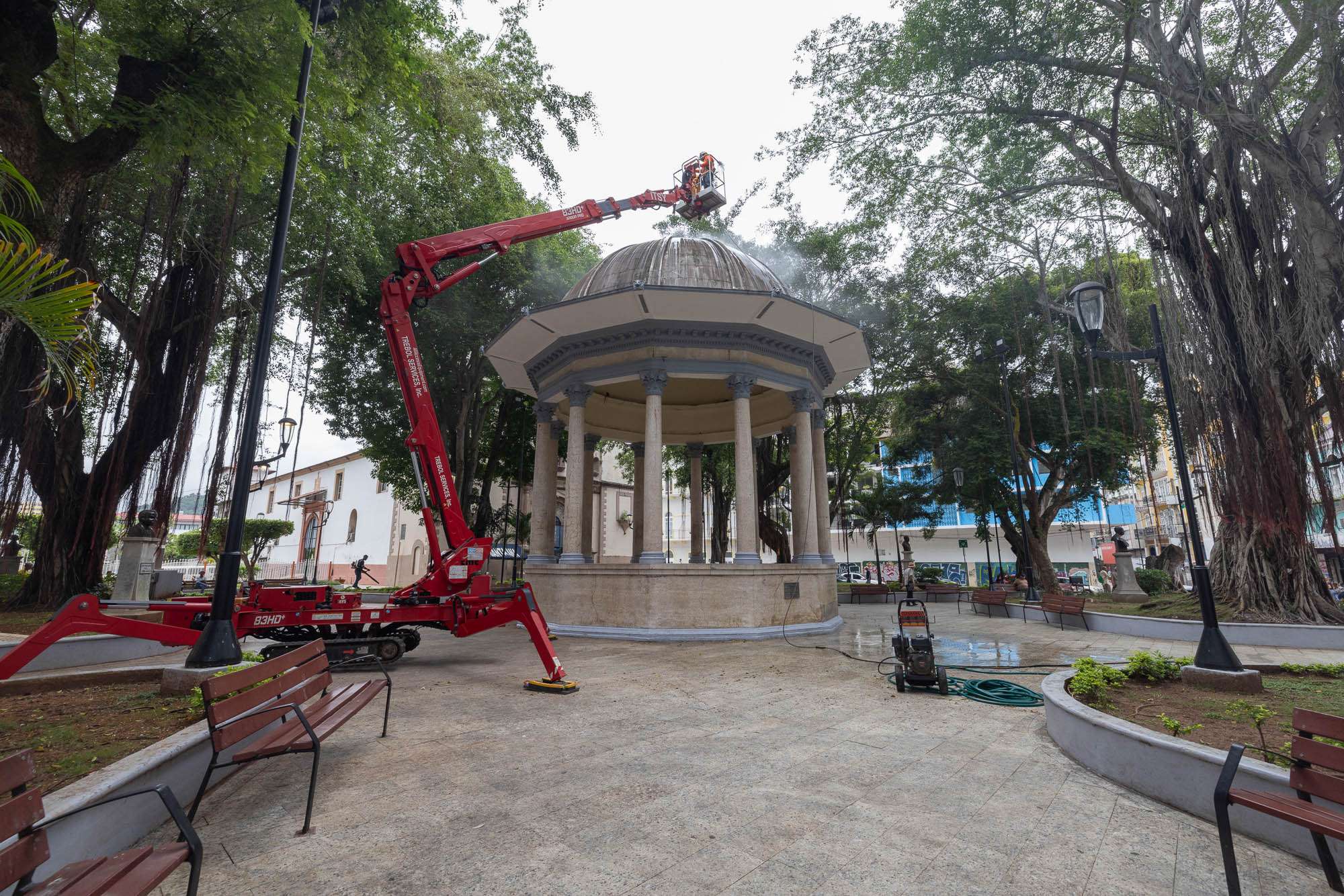 La Alcaldía de Panamá desarrolló una jornada de limpieza y revitalización del histórico Parque Santa Ana.