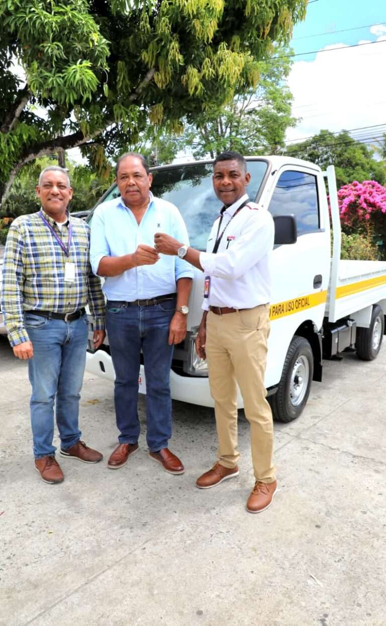Alcaldía de Panamá entrega ‘camión pequeño’ a Junta Comunal de San Martín