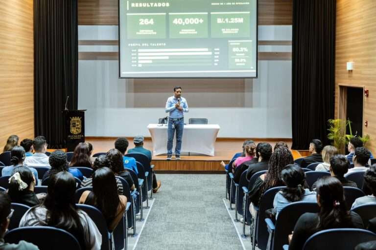 Alcaldía de Panamá impulsa formación tecnológica gratuita para jóvenes con nuevas becas Platzi