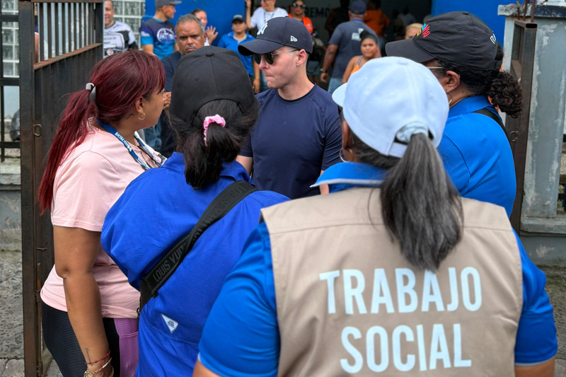 atendiendo las necesidades de los afectados por el incendio en los caserones 346 y 347 en San Felipe.