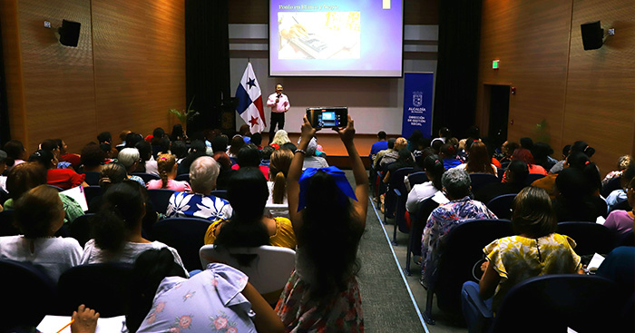 La Alcaldía de Panamá realizó este 1 de julio el taller "De la Idea a la Acción: Finanzas y Pasos para Emprender",