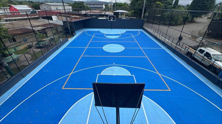 Más de 15 mil residentes beneficiados con renovación de cancha en Las Mañanitas