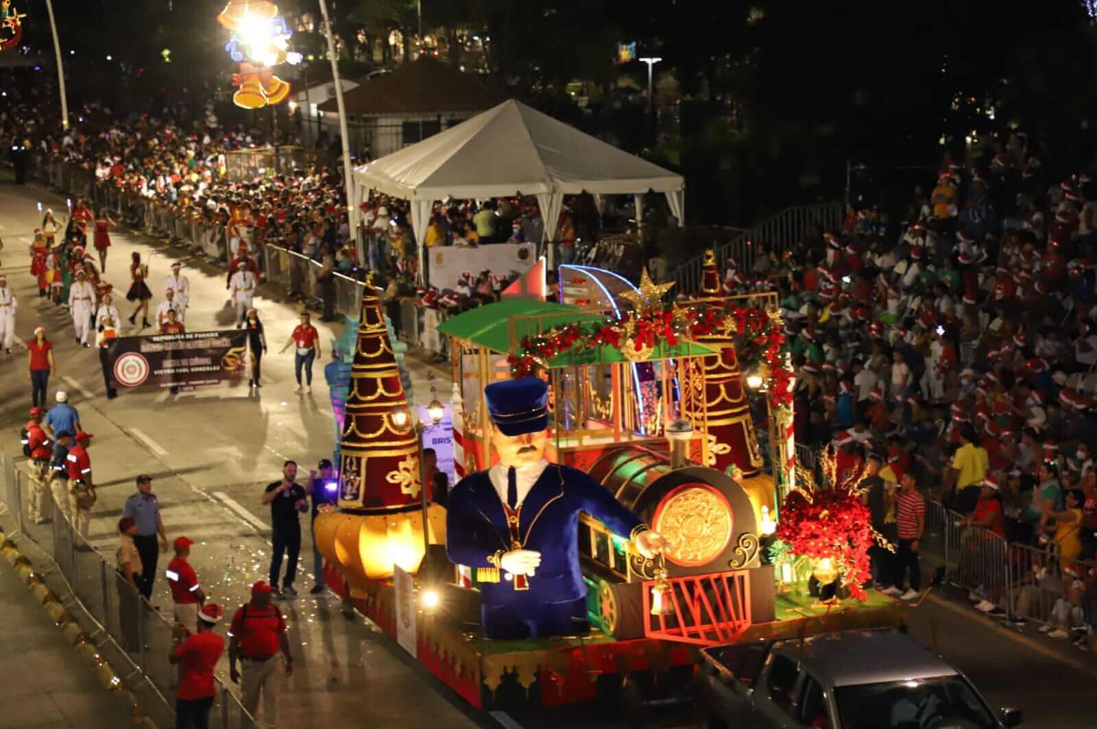 Desfile de Navidad impacta la economía de 8 mil familias