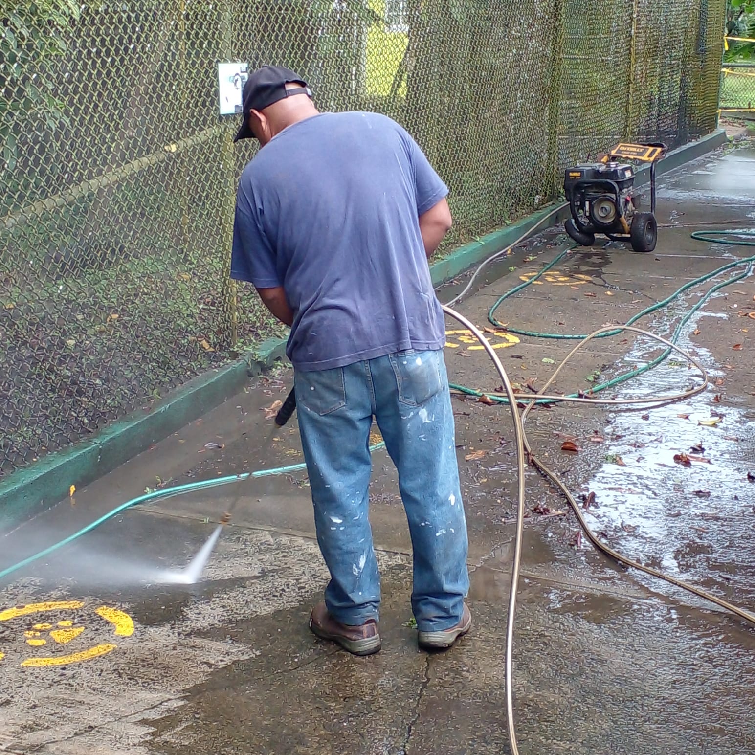 Voluntariado de la Alcaldía de Panamá realiza jornada de limpieza en el Parque Municipal Summit