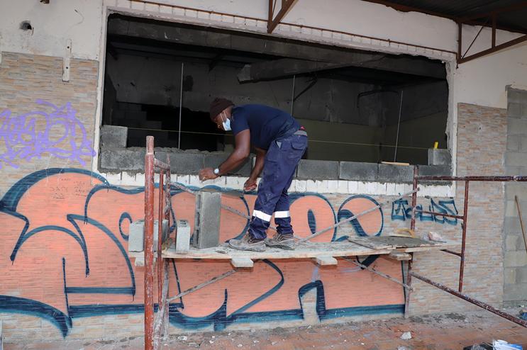 Recuperación y limpieza del edificio Juan Ramón Poll