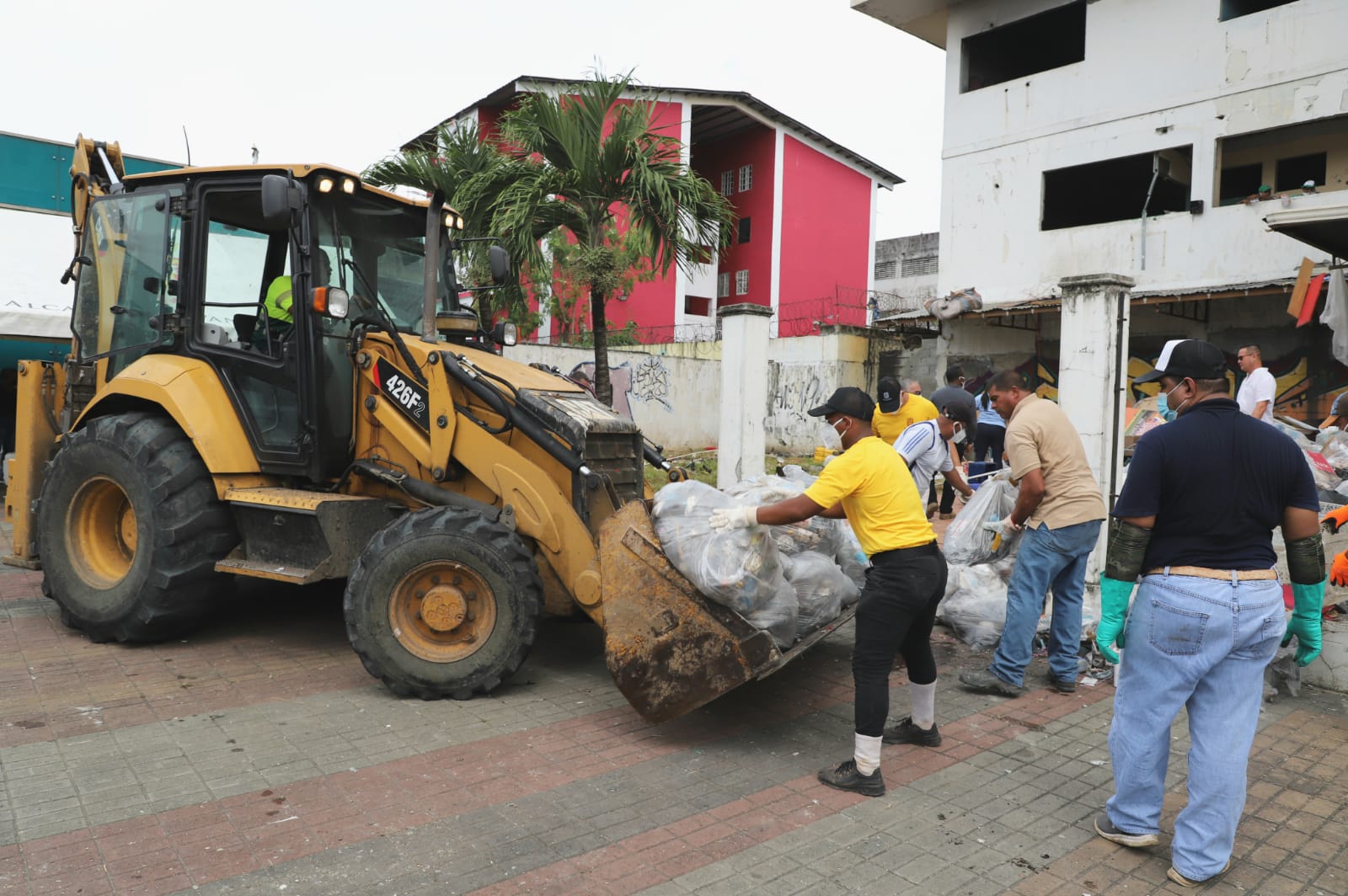 Recuperación y limpieza del edificio Juan Ramón Poll