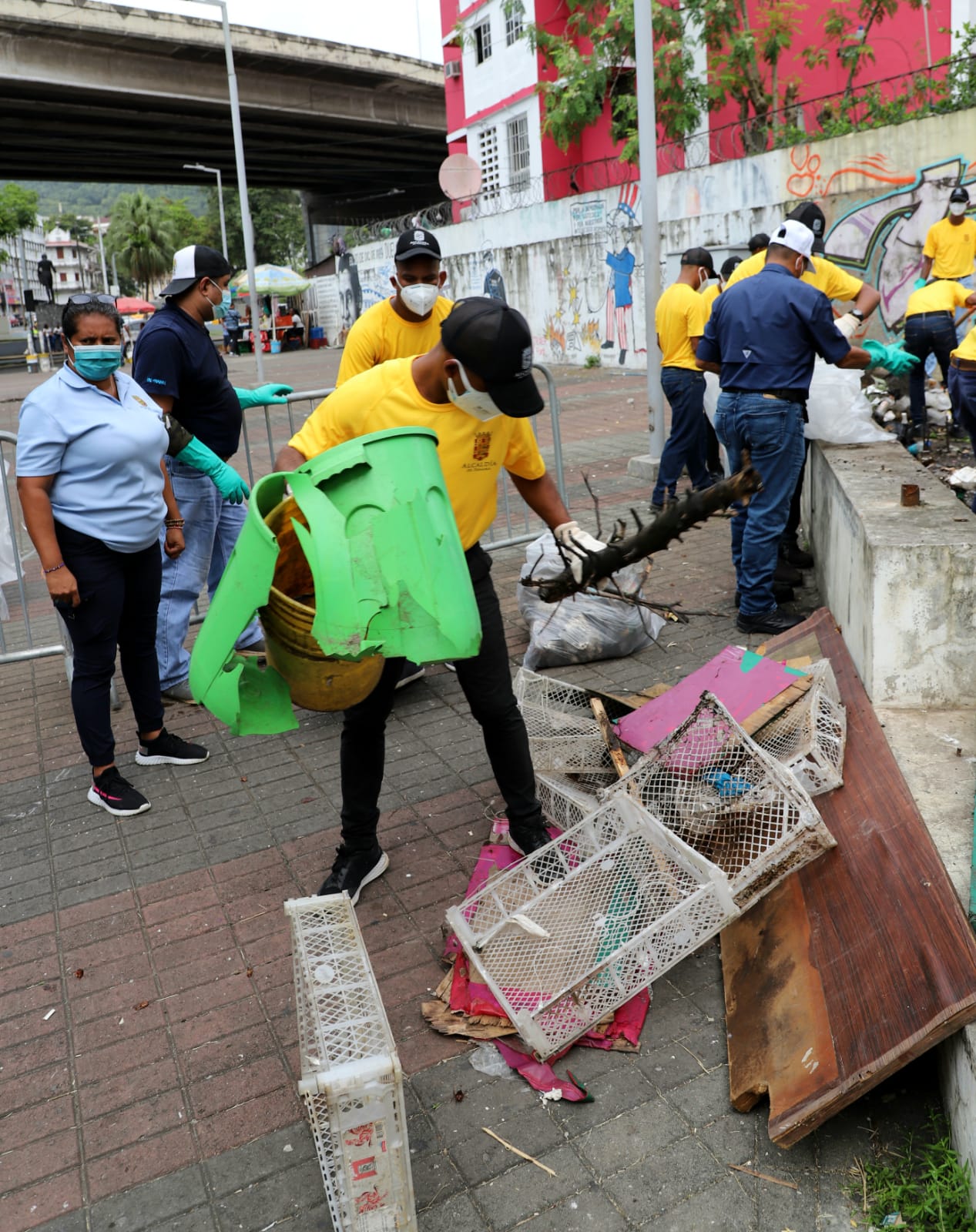 Recuperación y limpieza del edificio Juan Ramón Poll