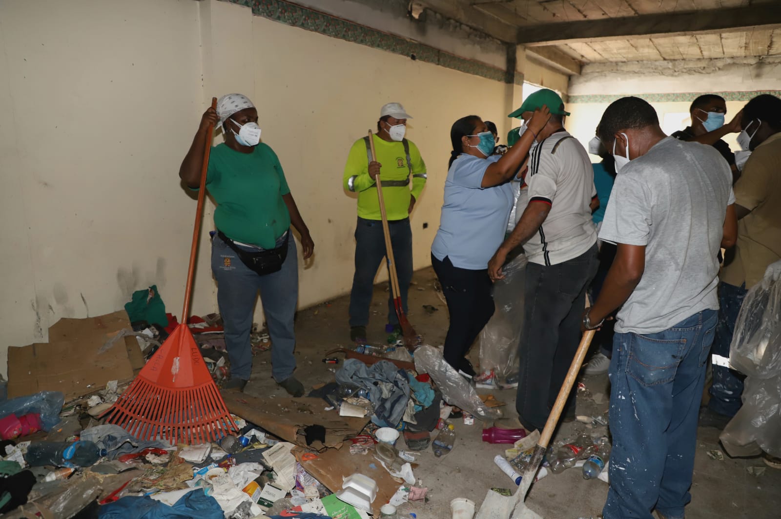 Recuperación y limpieza del edificio Juan Ramón Poll