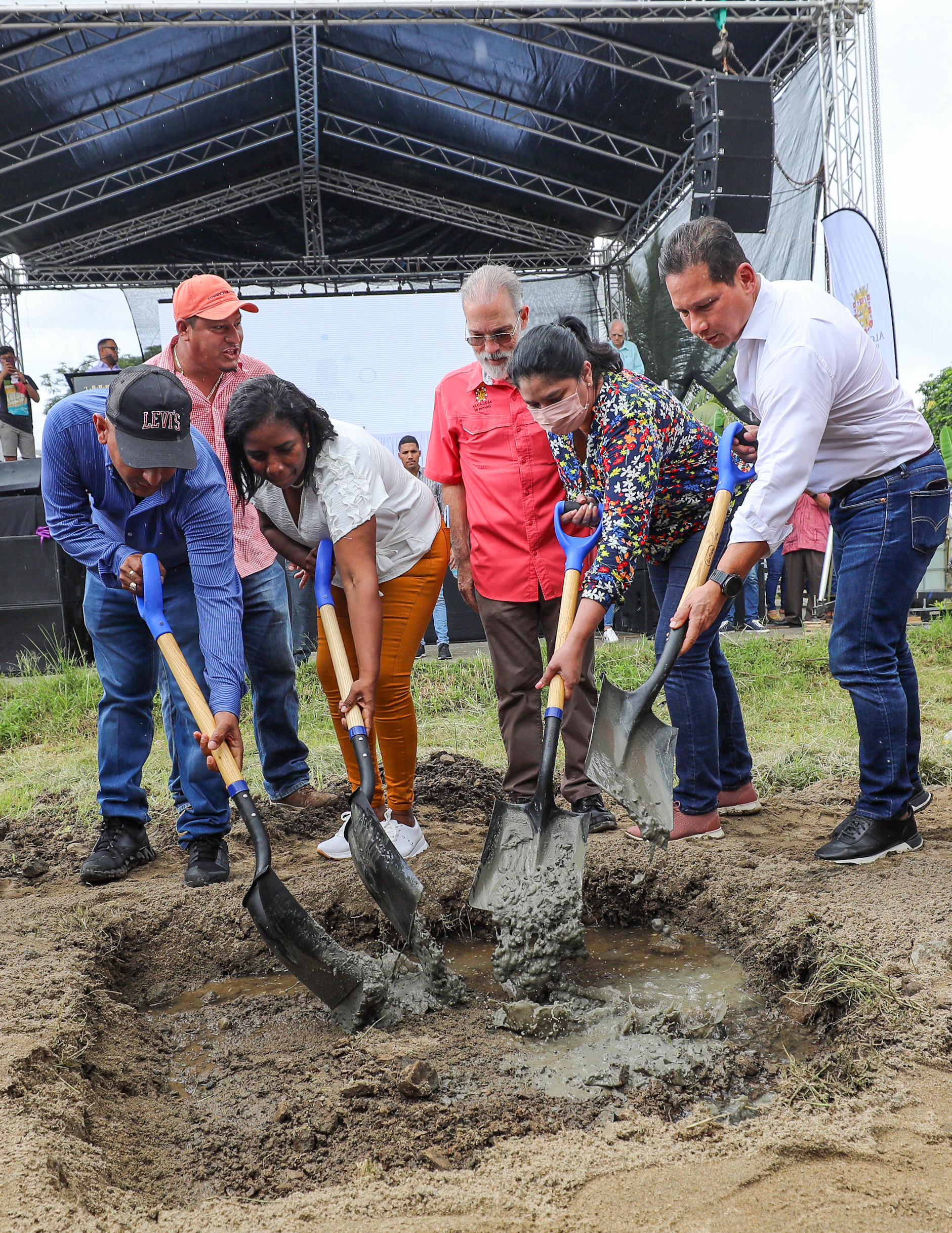 Alcalde anuncia obras de gran impacto social en Las Garzas