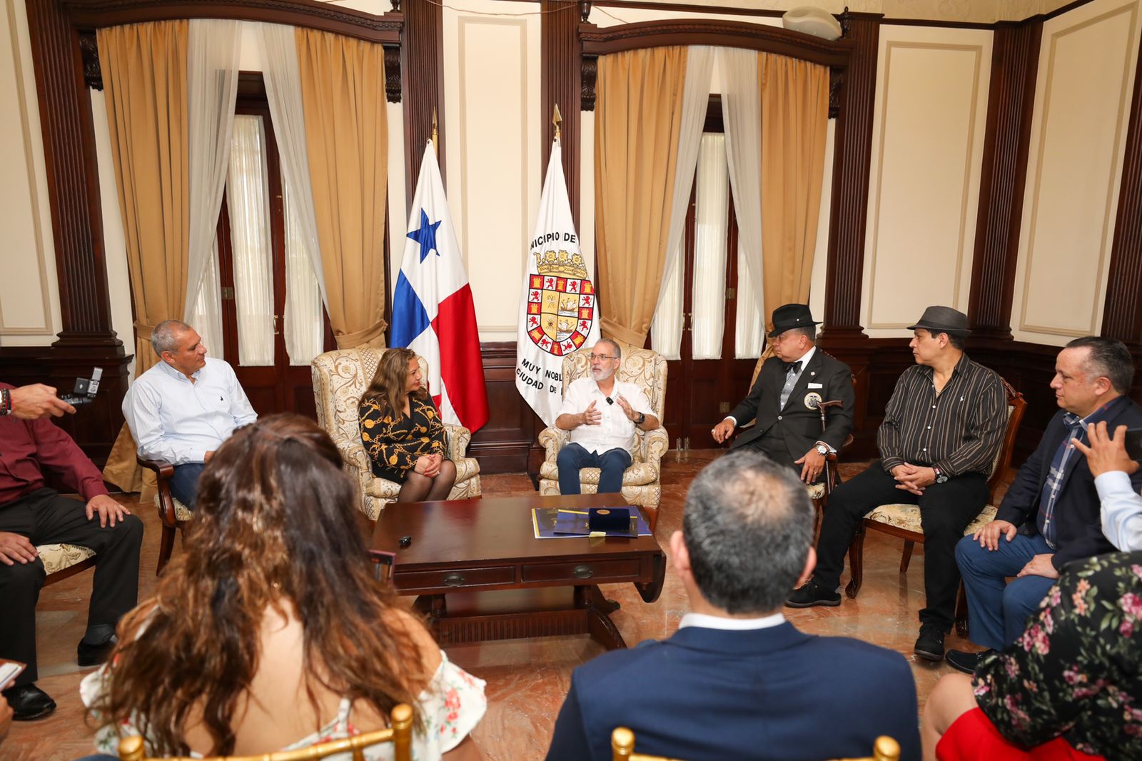 Delegación comercial de Perú visita Mercado San Felipe Neri