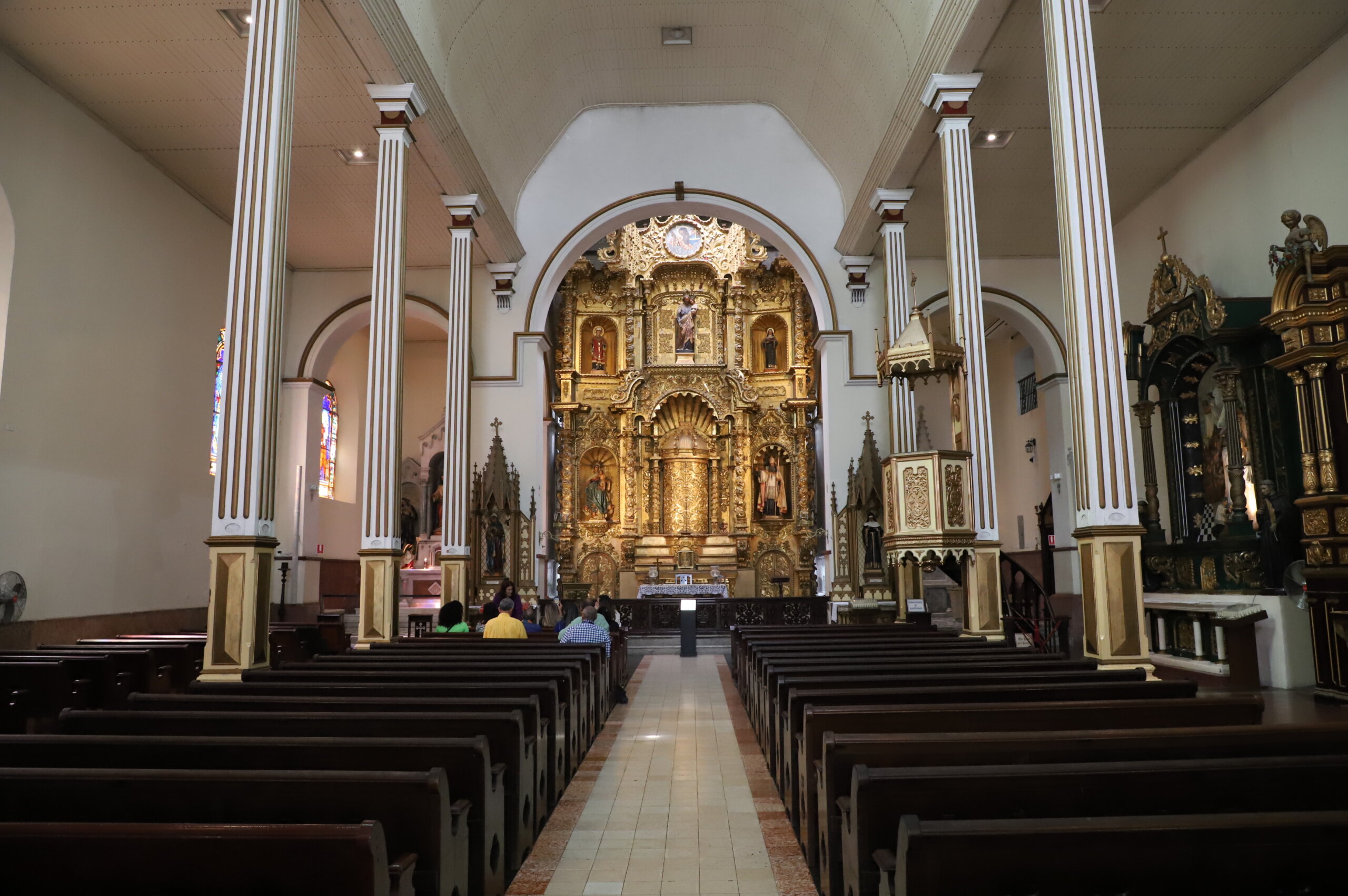 Iglesia De San Jos Reconocida Por Su Famoso Altar De Oro Iglesia De San Jos Reconocida Por Su Famoso Altar De Oro