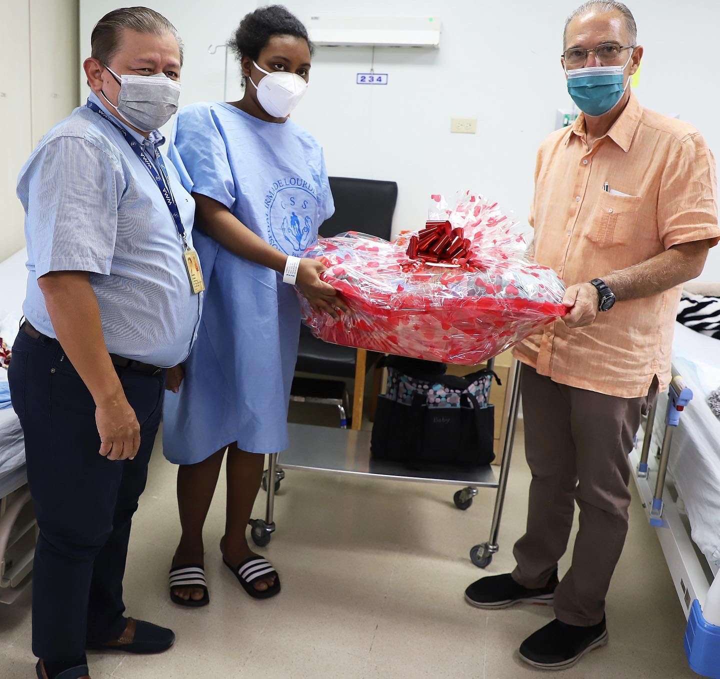 LIMA: Entrega de canastillas con ajuares para recién nacido Hospital  Arzobispo Loayza