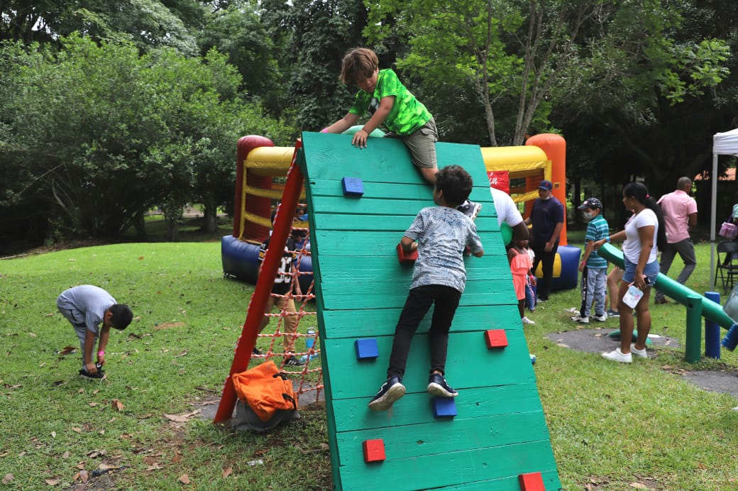 Más de 10 mil personas, entre niños, niñas y adultos, participaron hoy del Mupa Chiki Fest 2022, en el Parque Municipal Summit, para celebrar el Día del Niño y la Niña.