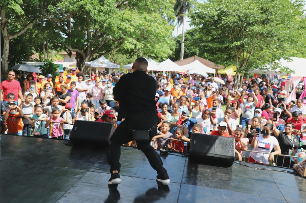 Más de 10 mil personas, entre niños, niñas y adultos, participaron hoy del Mupa Chiki Fest 2022, en el Parque Municipal Summit, para celebrar el Día del Niño y la Niña.