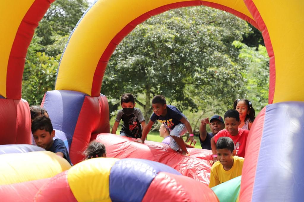 Más de 10 mil personas, entre niños, niñas y adultos, participaron hoy del Mupa Chiki Fest 2022, en el Parque Municipal Summit, para celebrar el Día del Niño y la Niña.