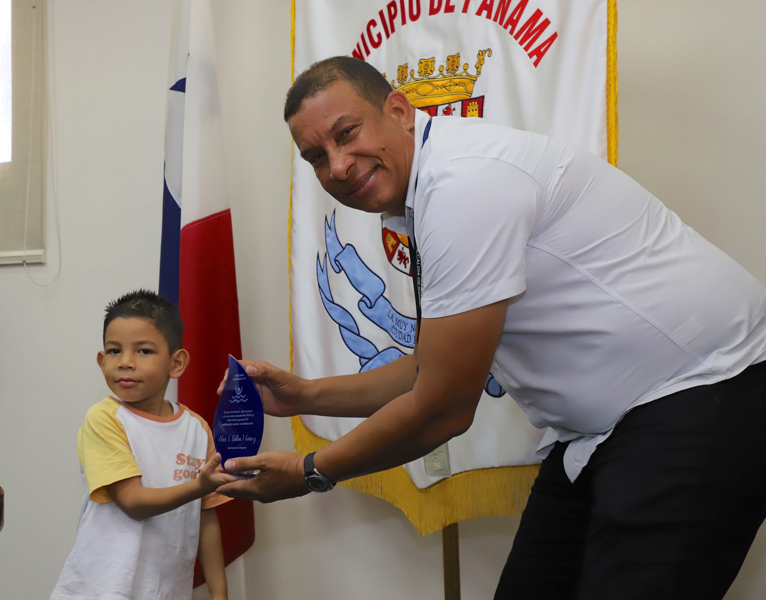 Programa PCD entrega reconocimiento a directivos de la Alcaldía de Panamá