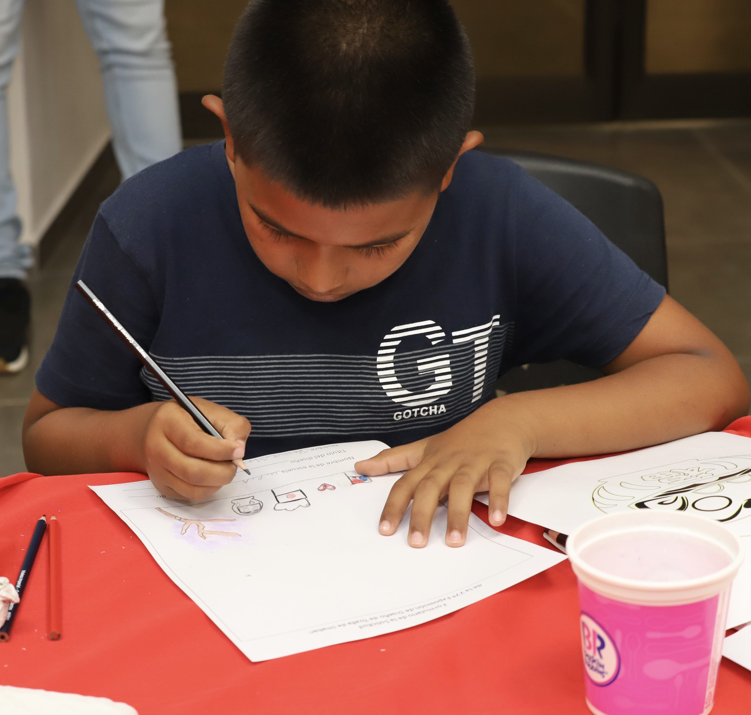 Niños y niñas plasman en dibujos la hermandad entre Panamá e Imabari