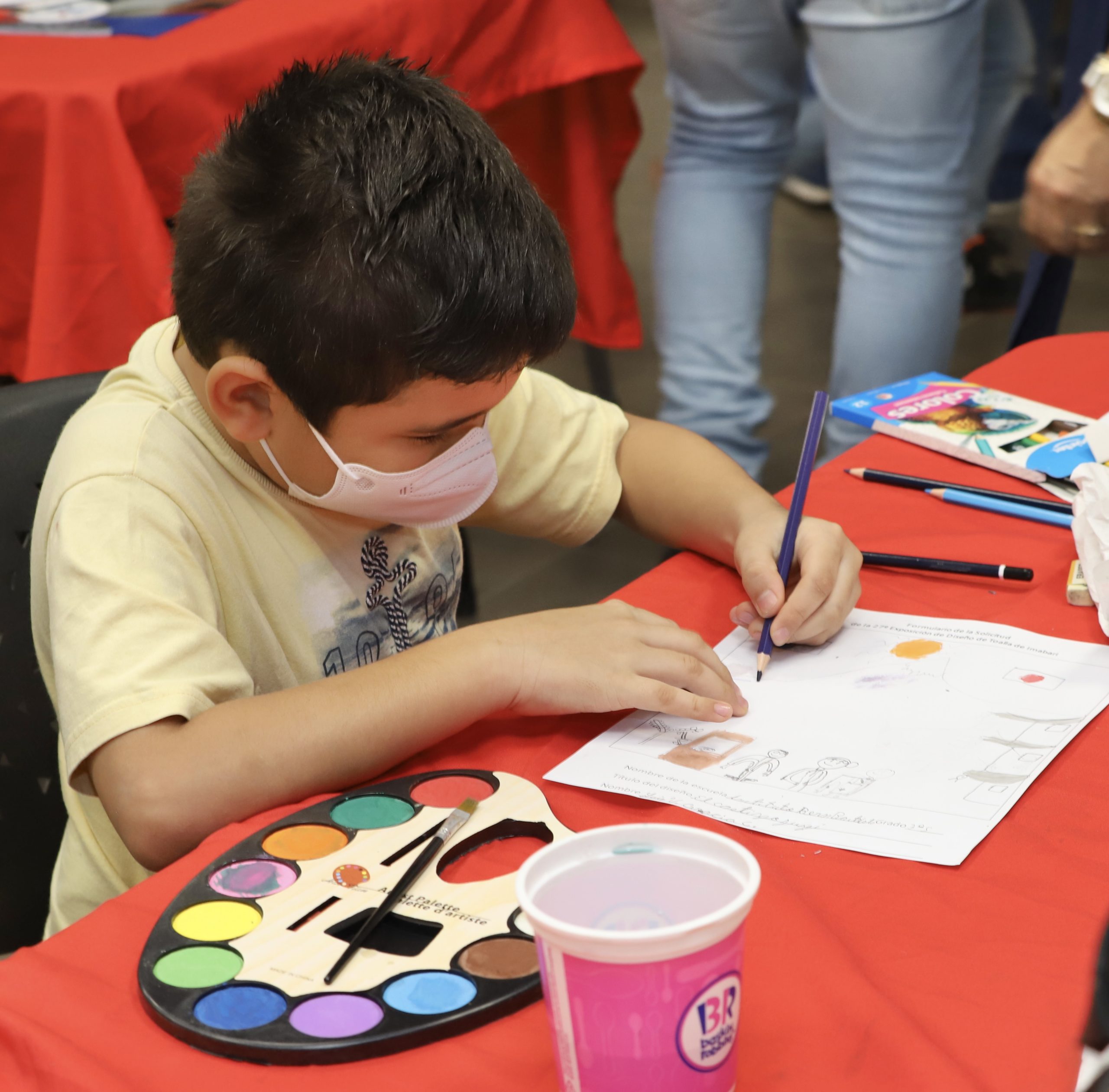 Niños y niñas plasman en dibujos la hermandad entre Panamá e Imabari