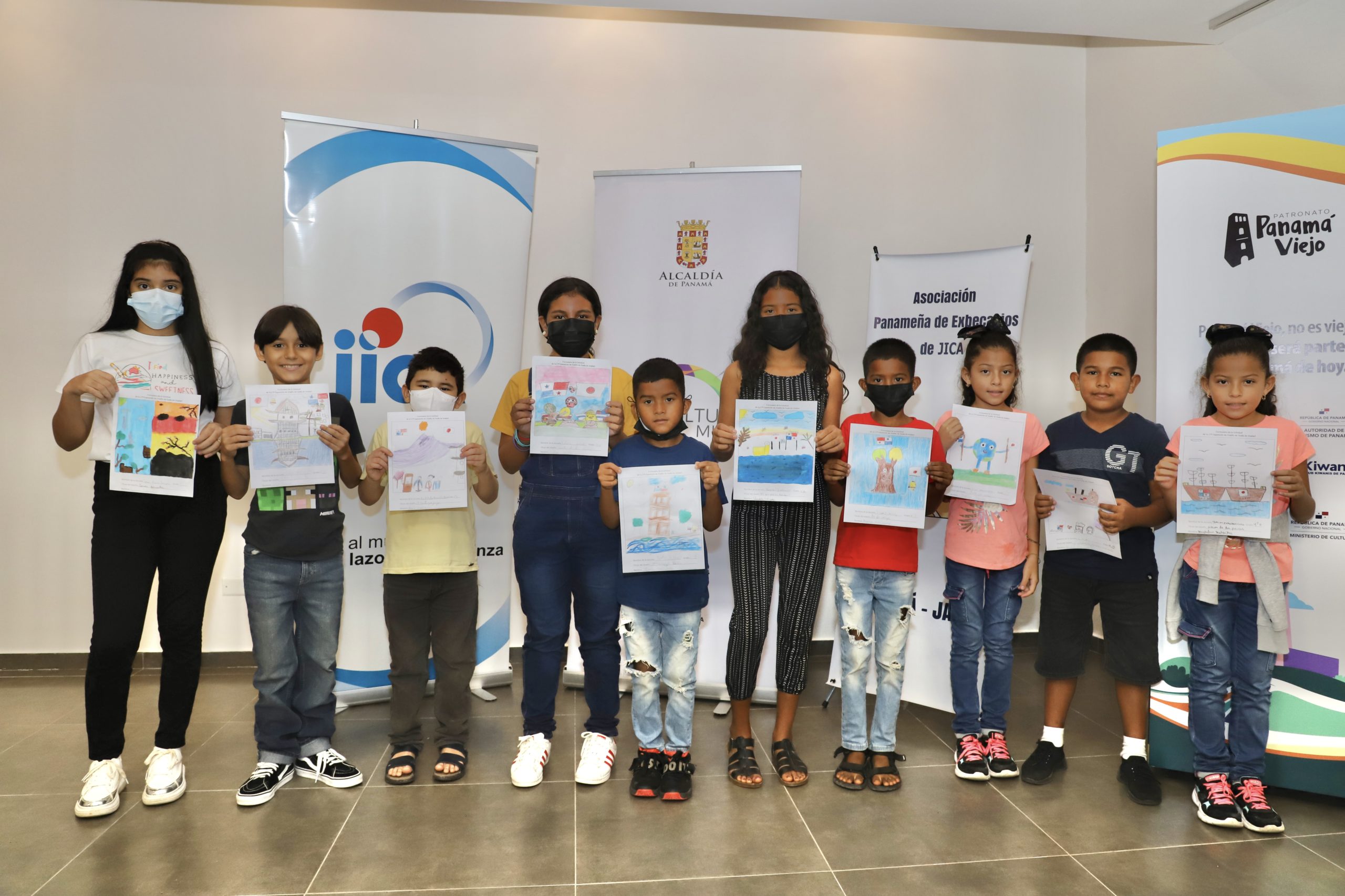 Niños y niñas plasman en dibujos la hermandad entre Panamá e Imabari