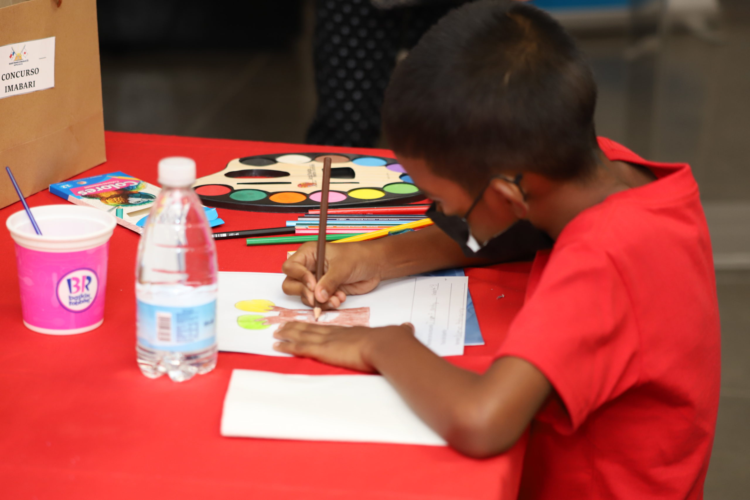 Niños y niñas plasman en dibujos la hermandad entre Panamá e Imabari