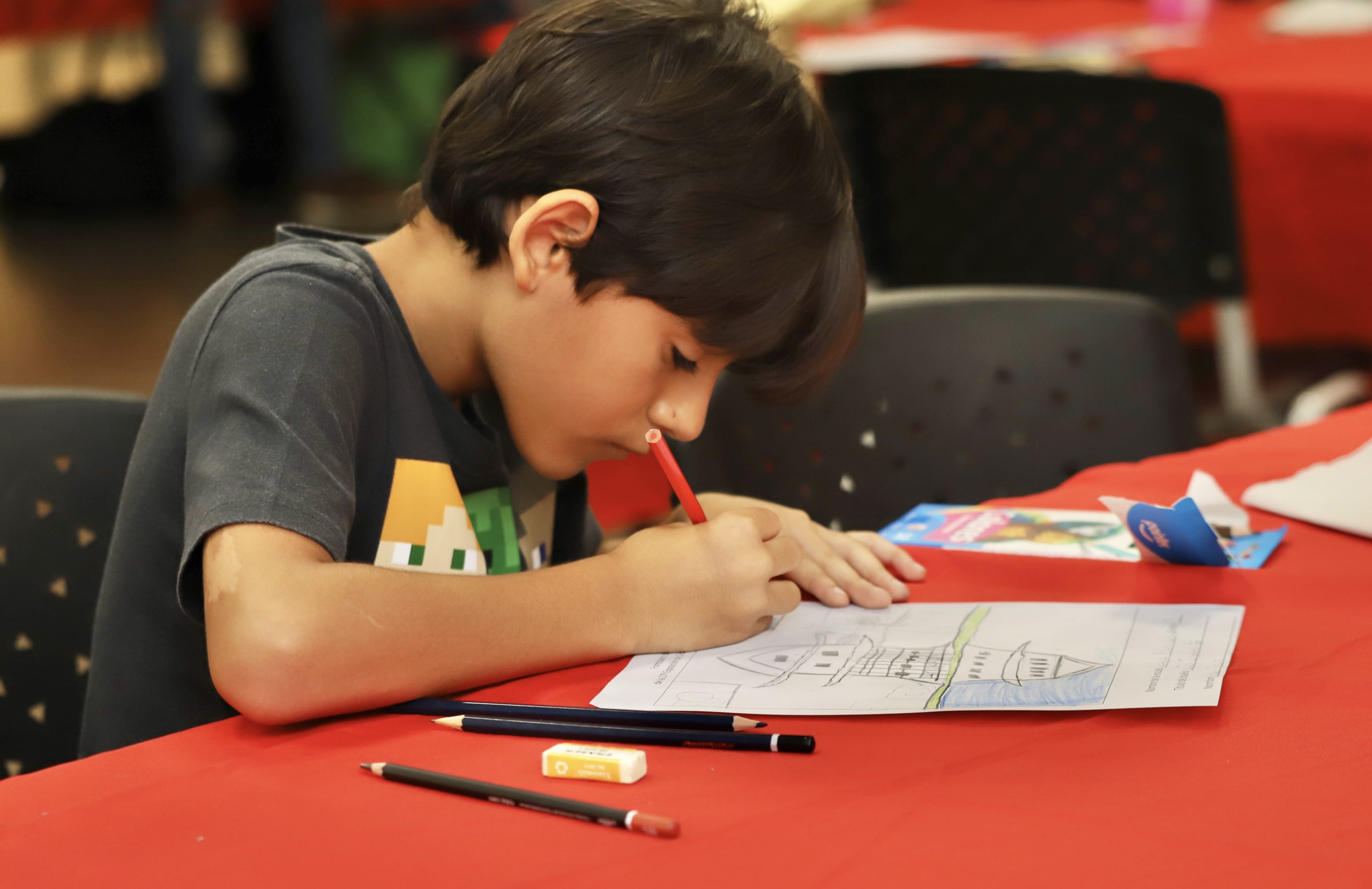 Niños y niñas plasman en dibujos la hermandad entre Panamá e Imabari