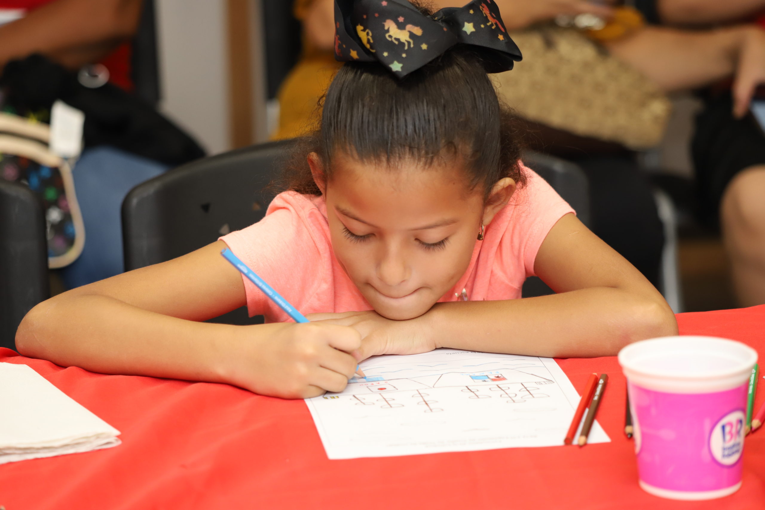 Niños y niñas plasman en dibujos la hermandad entre Panamá e Imabari