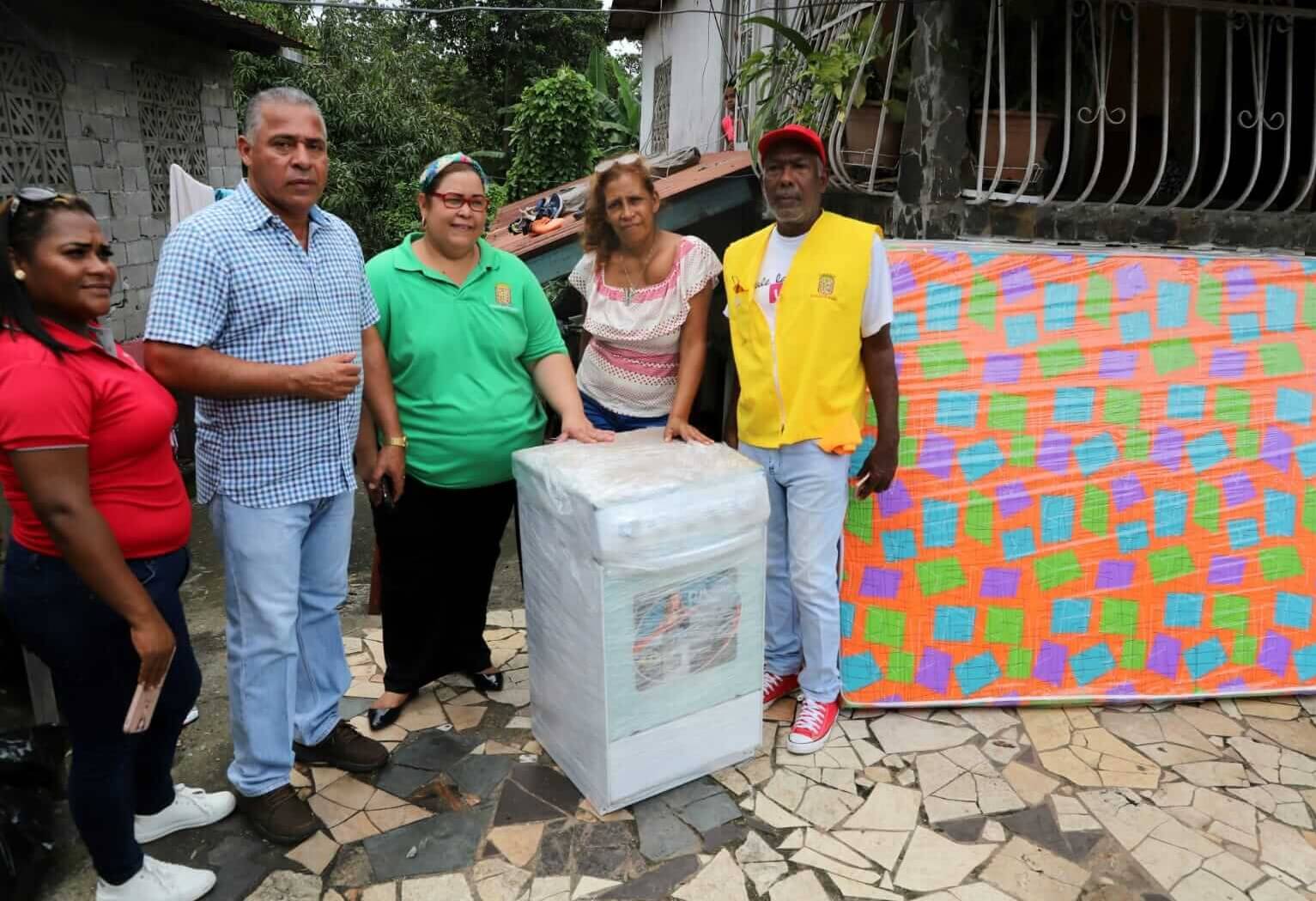 Afectados por la lluvia reciben ayuda