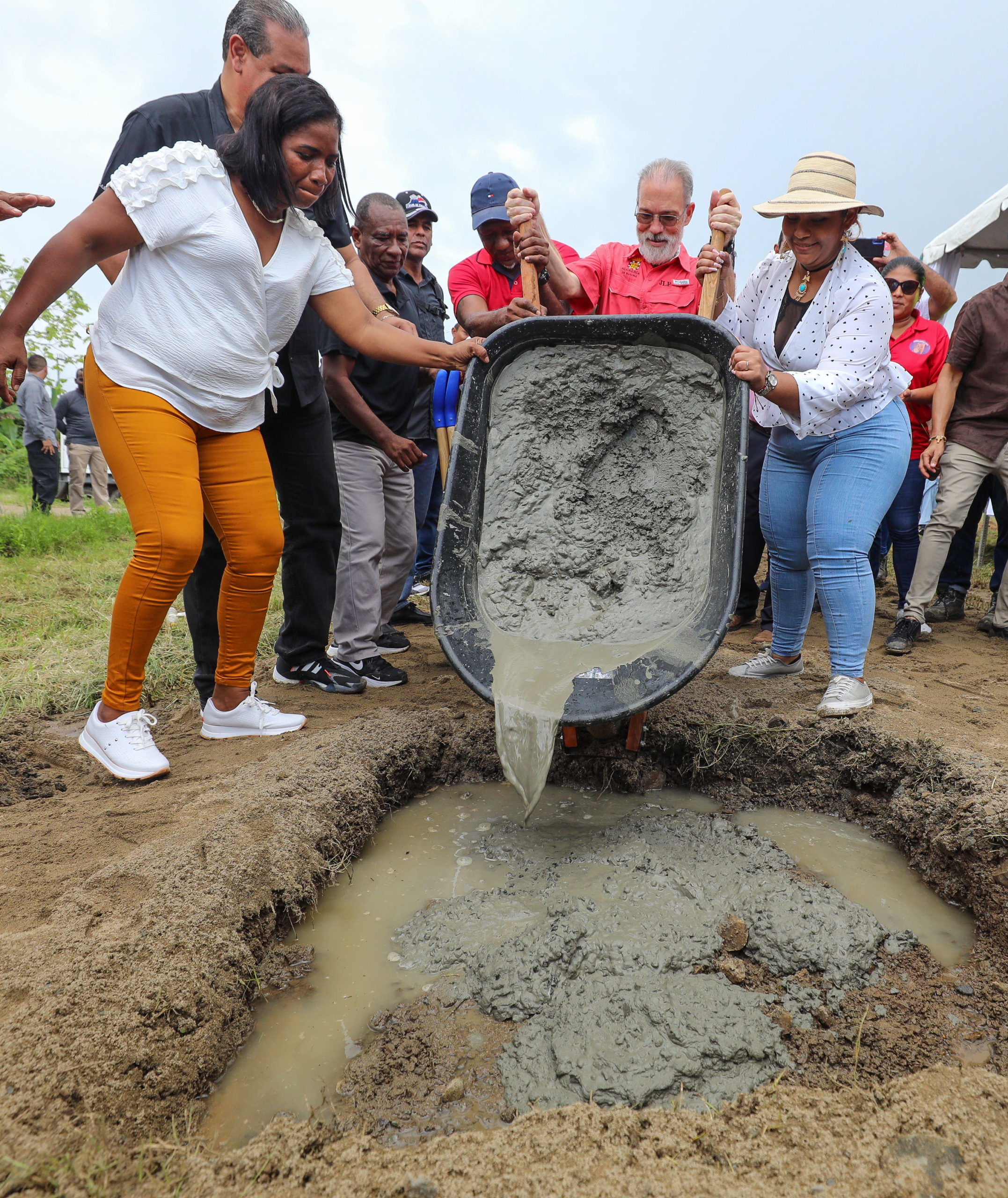 Alcalde anuncia obras de gran impacto social en Las Garzas