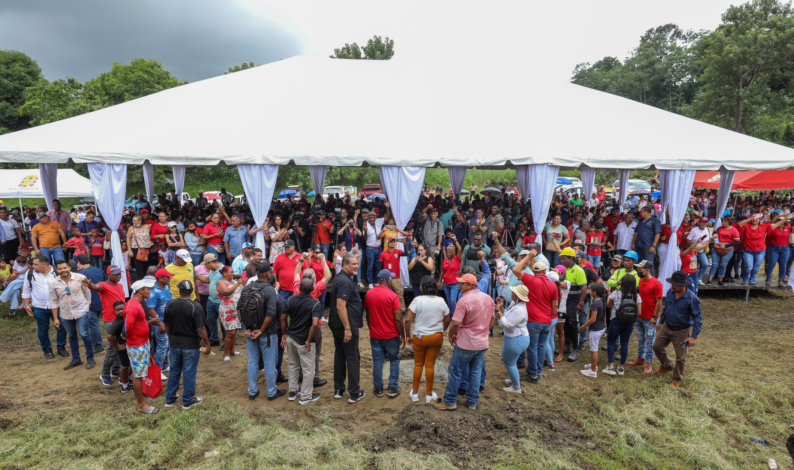 Alcalde anuncia obras de gran impacto social en Las Garzas