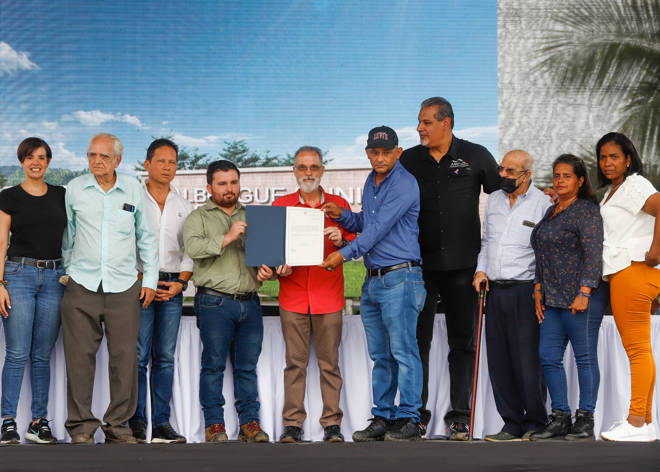 Alcalde anuncia obras de gran impacto social en Las Garzas