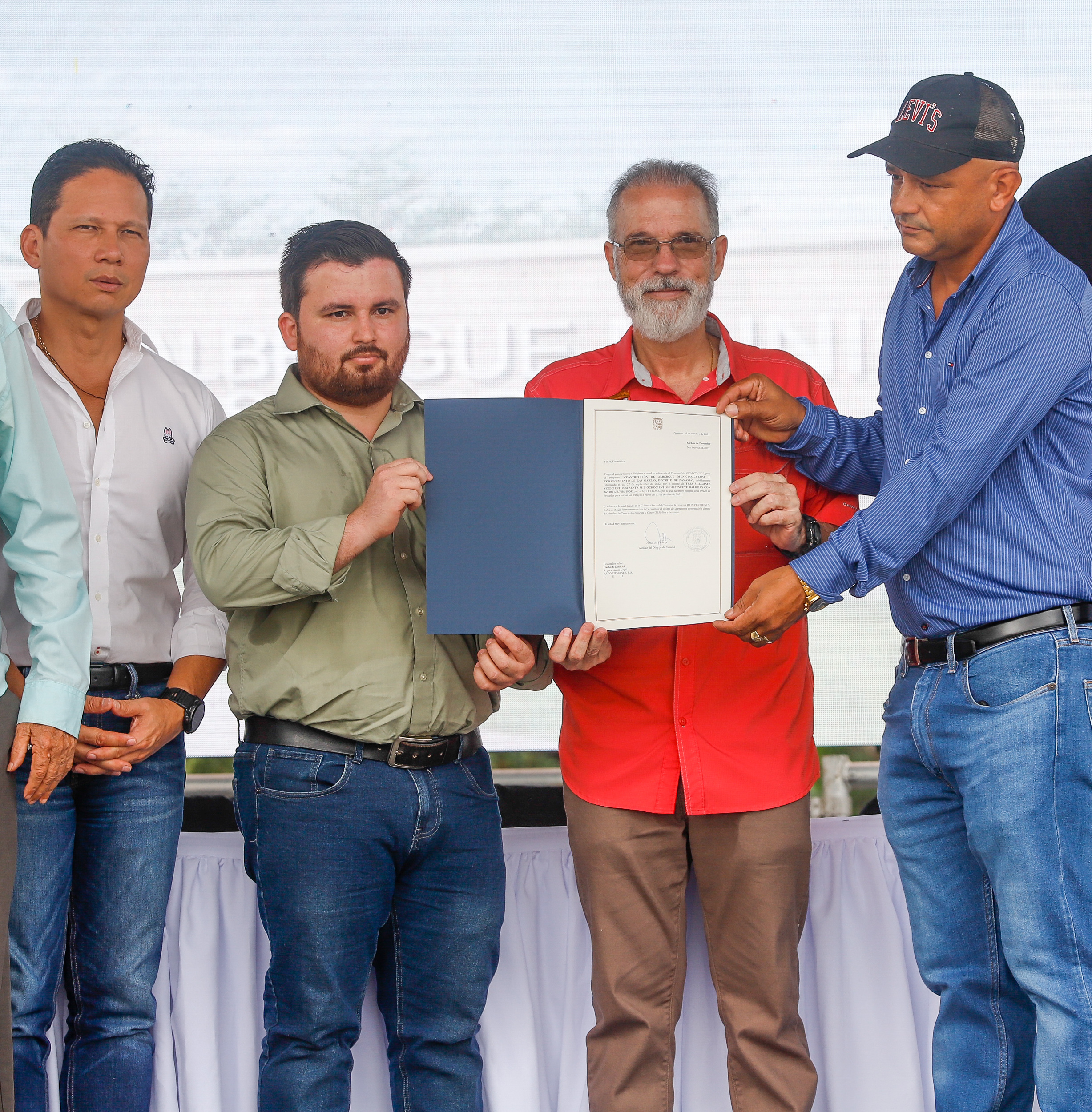 Alcalde anuncia obras de gran impacto social en Las Garzas