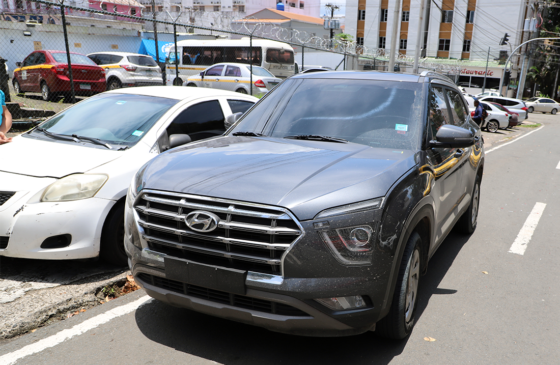 Atropellan a un agente municipal frente al Edificio Hatillo