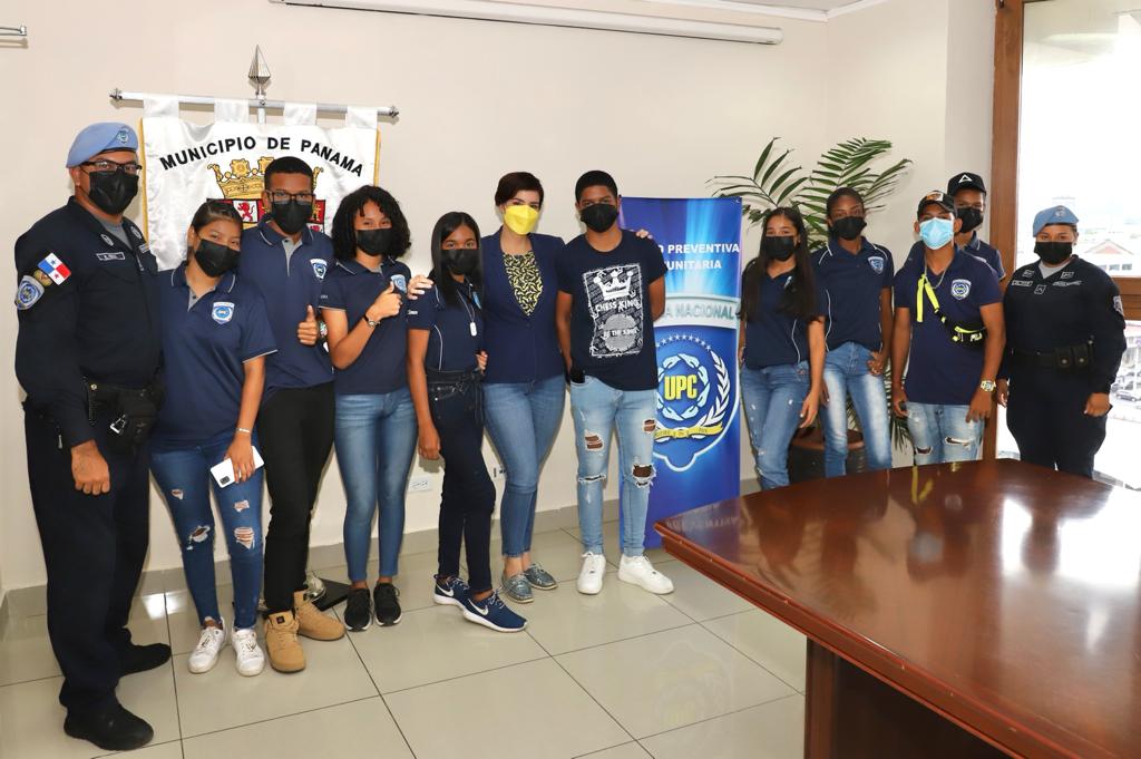 Jóvenes del programa de Unidad Preventiva Comunitaria visitan la Alcaldía de Panamá