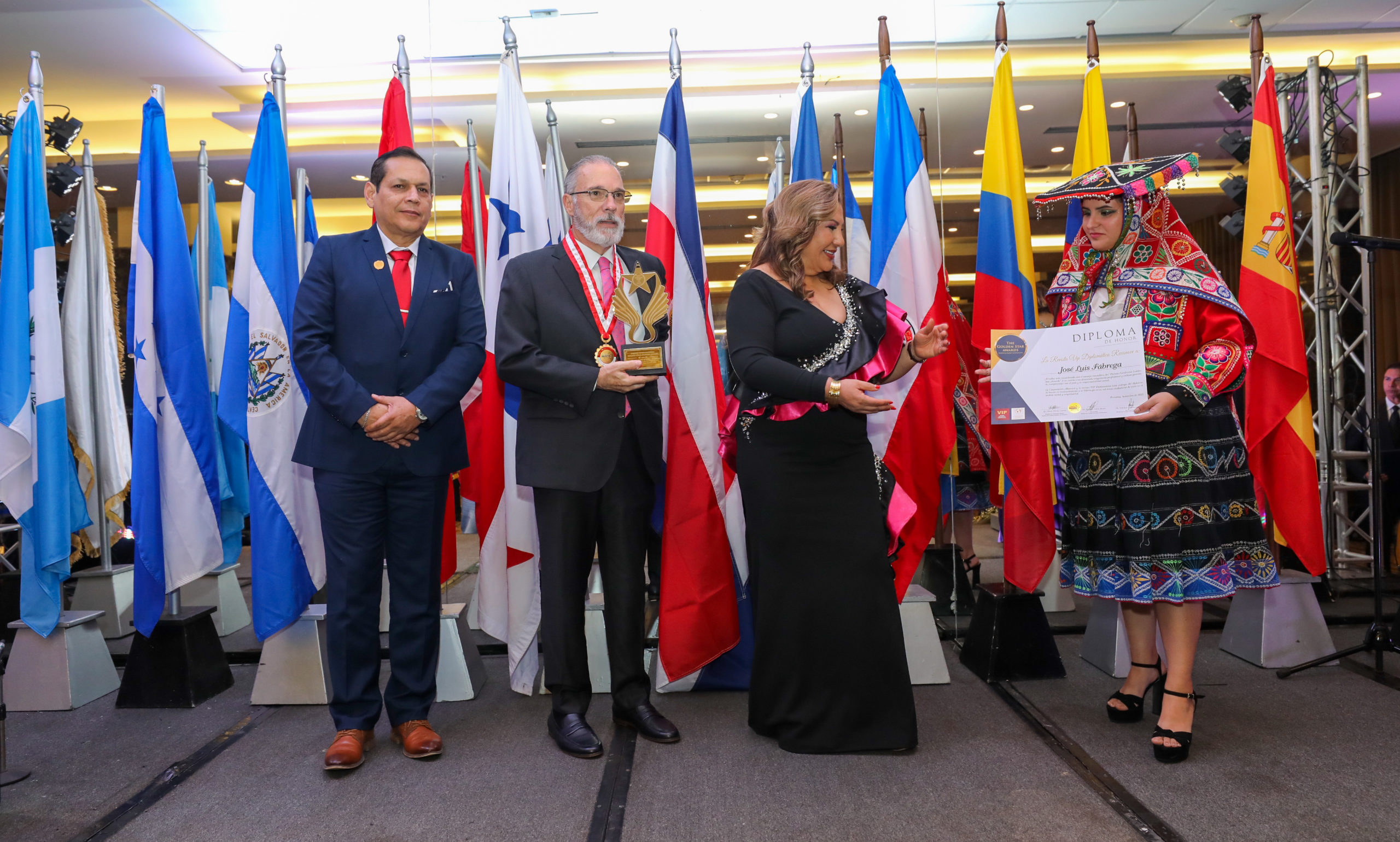 Fábrega recibe premiación en los Golden Star Awards por su gestión en los proyectos a favor de la ciudad capital