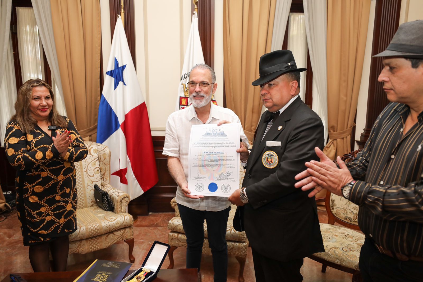 Delegación comercial de Perú visita Mercado San Felipe Neri